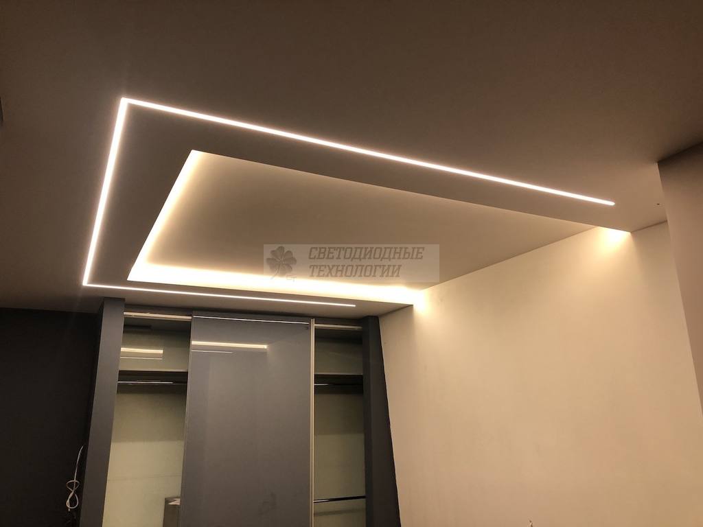 Контурная LED подсветка потолка