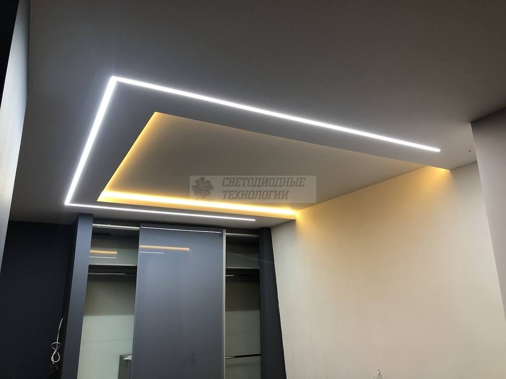Контурная LED подсветка потолка
