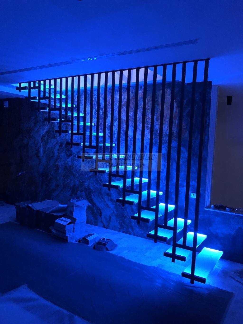 LED RGB подсветка стеклянных ступеней